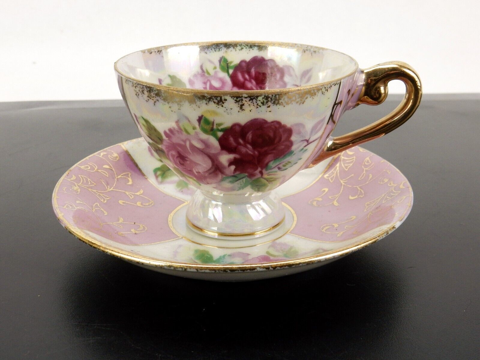 4 Panel Victorian China Teacup & Saucer, Pink & Red Rose Blooms, Gold Trim, 124n
